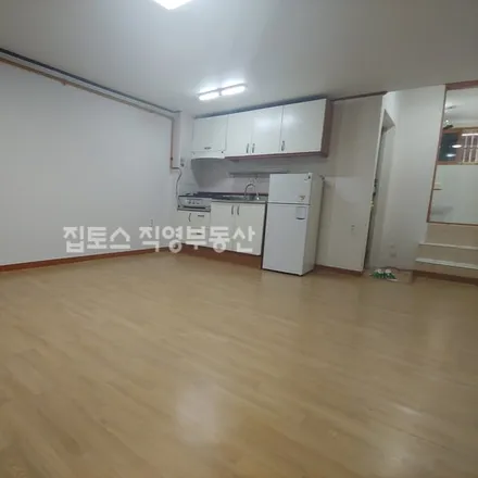 Rent this studio apartment on 서울특별시 강남구 대치동 928-15