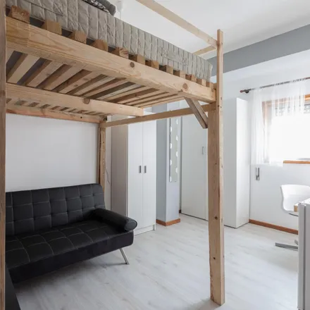 Rent this 4 bed room on Rua Lourenço Marques in 4445-369 Ermesinde, Portugal