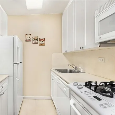 Image 4 - Murray Hill Mews, 159 East 37th Street, New York, NY 10016, USA - Apartment for sale
