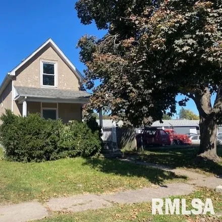 Buy this 3 bed house on 1942 Claussen Street in Davenport, IA 52802