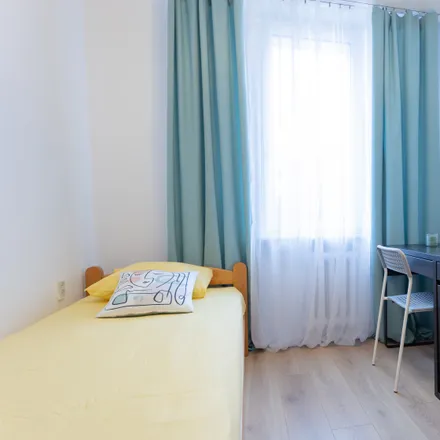 Rent this 3 bed room on Solec 28 in 00-403 Warsaw, Poland