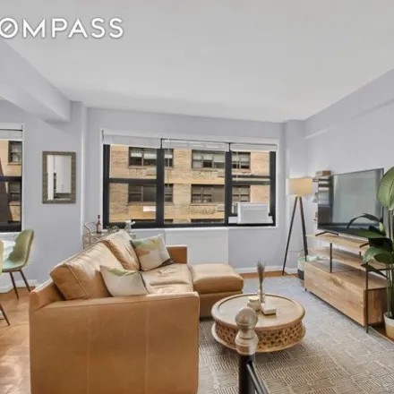 Image 6 - 425 E 79th St Apt 7A, New York, 10075 - Apartment for sale