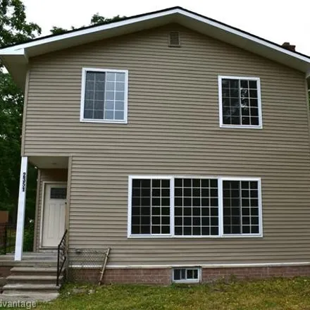 Buy this 4 bed house on 2361 Overridge Street in Waterford Township, MI 48327