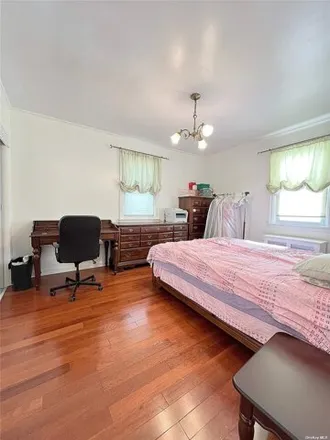 Image 7 - 15-31 145th Place, New York, NY 11357, USA - House for sale