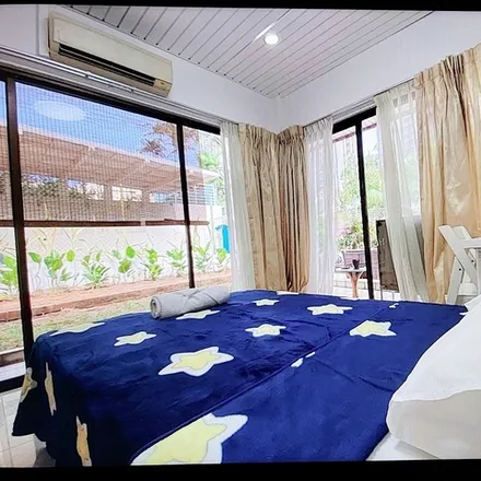 Rent this 1 bed room on 5 Shepherd's Drive in Singapore 159956, Singapore