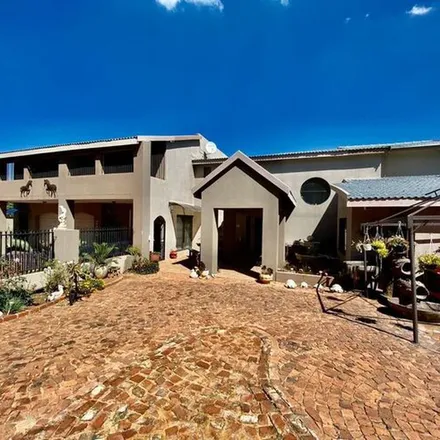 Rent this 4 bed apartment on unnamed road in Elarduspark, Pretoria