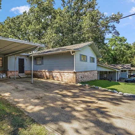 Buy this 4 bed house on 1633 West McDowell Road in Jackson, MS 39204