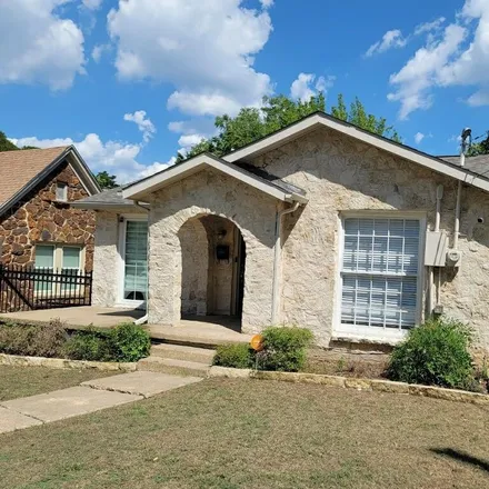 Rent this 2 bed house on 1402 Seevers Avenue in Dallas, TX 75216