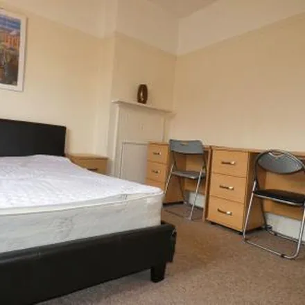 Rent this 6 bed apartment on Trent Valley Road in Stoke, ST4 5LG