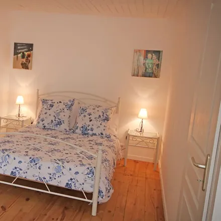 Rent this 3 bed house on 33220 Sainte-Foy-la-Grande