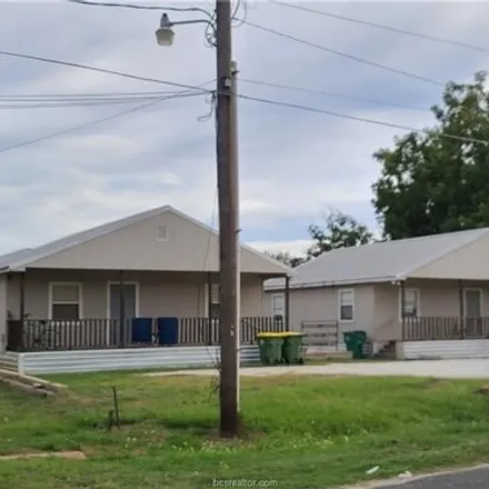 Buy this studio house on 732 West Texas Street in Calvert, Robertson County