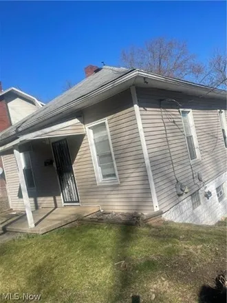 Buy this 3 bed house on 559 Trail Avenue in Akron, OH 44314
