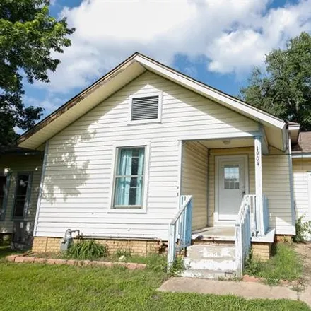 Buy this 5 bed house on 1904 North 5th Street in Henryetta, OK 74437