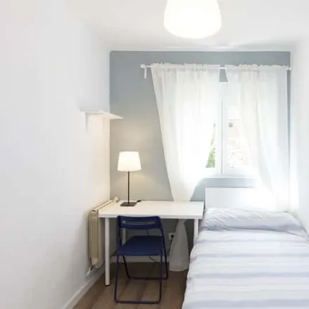 Image 8 - Calle de Seseña, 37, 28024 Madrid, Spain - Apartment for rent