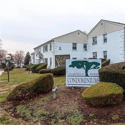 Rent this 2 bed condo on Garland Place in Raritan Manor, Edison