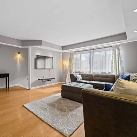 Image 4 - 26 Alan Loop, New York, NY 10304, USA - Townhouse for sale