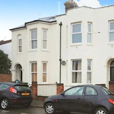 Rent this 6 bed townhouse on Satchwell Place in Royal Leamington Spa, CV31 1NG
