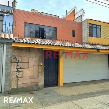 Buy this 7 bed house on Global Laser - Clinica de Ojos in Avenida Manuel Cipriano Dulanto 1656, Pueblo Libre