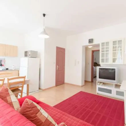 Rent this 1 bed apartment on École Sans-Souci in Rue du Viaduc - Viaductstraat 97, 1050 Ixelles - Elsene