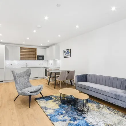 Image 2 - Cordwainer House, 64 New Village Avenue, London, E14 0TB, United Kingdom - Apartment for rent