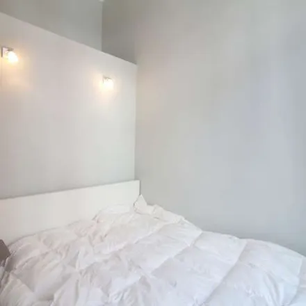 Rent this 2 bed apartment on Rue Jacques de Lalaing - Jacques de Lalaingstraat 35 in 1040 Brussels, Belgium