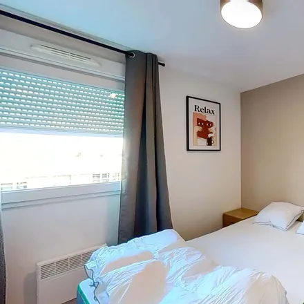 Rent this 6 bed room on 23 Rue Léon Jouhaux in 33800 Bordeaux, France