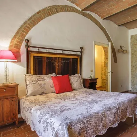 Rent this 2 bed house on 53035 Monteriggioni SI