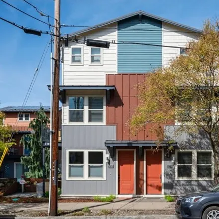 Buy this studio condo on 2362 Southeast 43rd Avenue in Portland, OR 97215