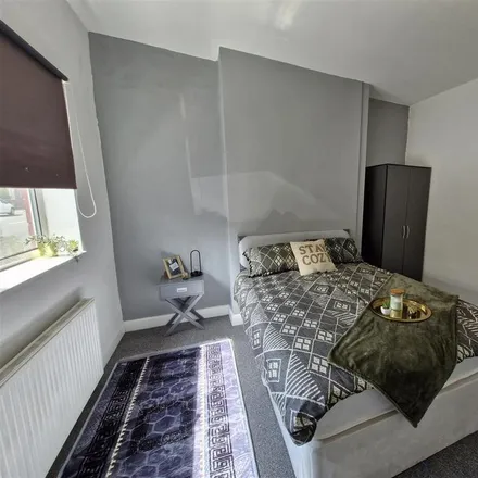 Rent this 6 bed room on Shirley Road in Doncaster, DN4 0EP