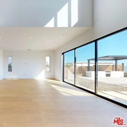 Image 5 - 20282 Willoughby Lane, Los Angeles, CA 91326, USA - House for sale