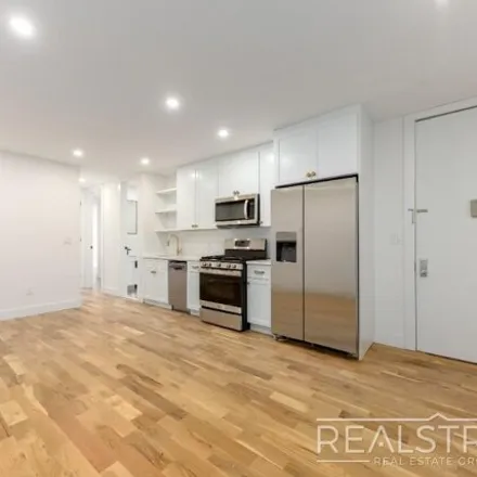 Image 2 - 1390 Eastern Parkway, New York, NY 11233, USA - House for rent