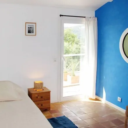 Rent this 4 bed house on 83400 Hyères