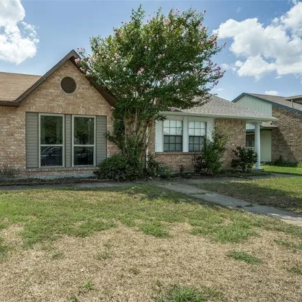 Buy this 2 bed house on 613 Stonewall Drive in Grand Prairie, TX 75052