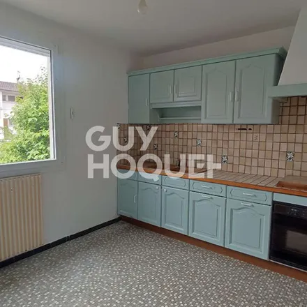 Rent this 5 bed apartment on 418 Cours Gambetta in 47000 Agen, France