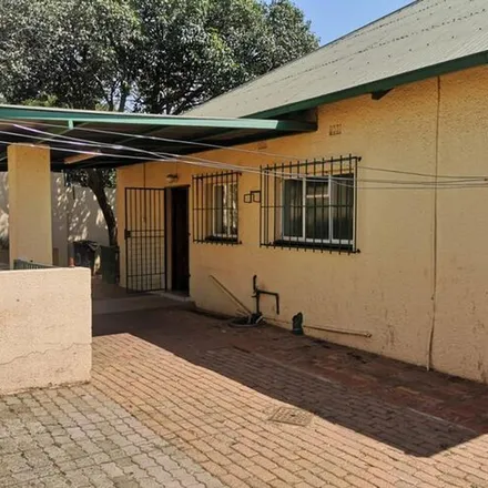 Rent this 3 bed apartment on M1 in Braamfontein, Johannesburg