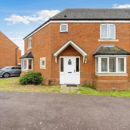 Buy this 3 bed duplex on Crowe Road in Bedford, MK40 4FY