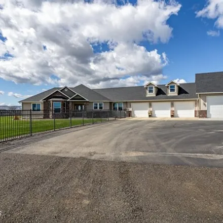 Buy this 5 bed house on 898 Friedline Road in Summitview, Yakima County