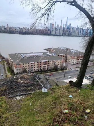 Image 1 - Hoboken Newport Walkway – Hudson River Waterfront Walkway, North Bergen, NJ 07093, USA - House for rent