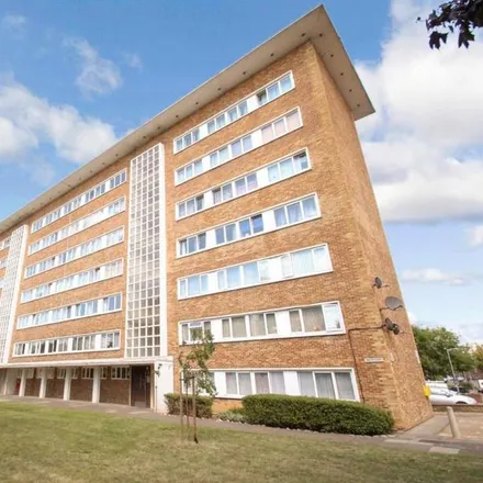 Rent this 3 bed apartment on Beehive Court in Clarence Avenue, London
