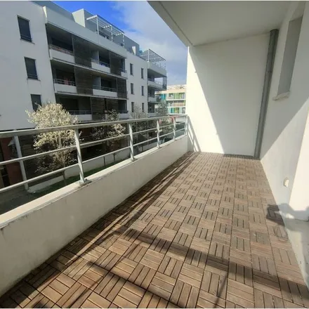 Rent this 3 bed apartment on 153 bis Avenue de Lespinet in 31400 Toulouse, France