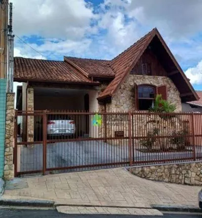 Buy this 3 bed house on Rua Ione de Castilho Souza in Região Urbana Homogênea XI, Poços de Caldas - MG