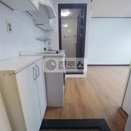 Rent this studio apartment on 서울특별시 관악구 봉천동 100-68