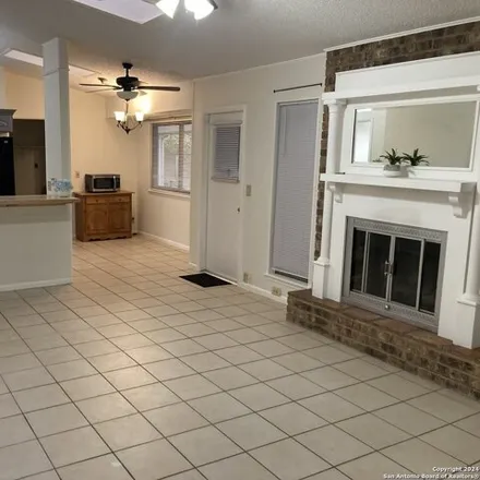 Image 4 - 8281 Zodiac Drive, Universal City, Bexar County, TX 78148, USA - House for sale