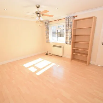 Rent this 1 bed apartment on Benjamin Road in High Wycombe, HP13 6SR