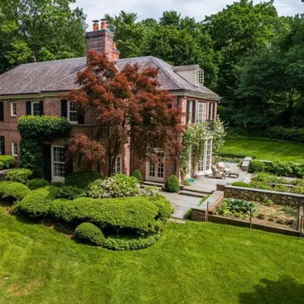 Image 2 - 63 Rockwood Lane, Greenwich, CT 06830, USA - House for sale