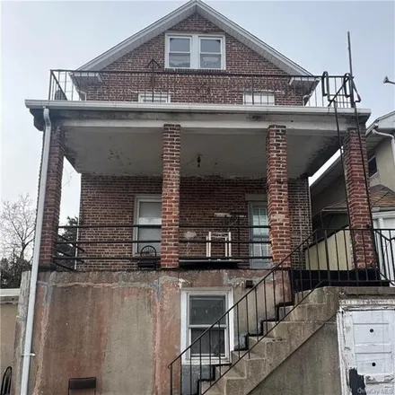 Image 5 - 100 Thurton Place, City of Yonkers, NY 10704, USA - House for sale