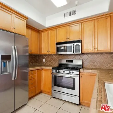Image 3 - 2335 S Bentley Ave Apt 305, Los Angeles, California, 90064 - House for rent