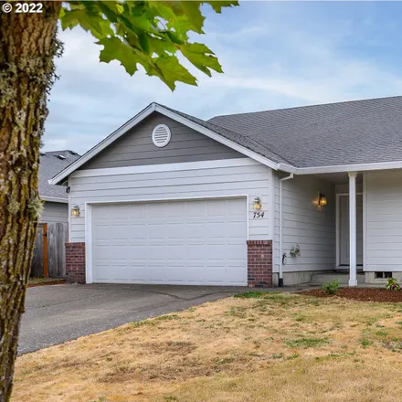 Buy this 3 bed house on 754 Northeast Summerfield Street in McMinnville, OR 97128