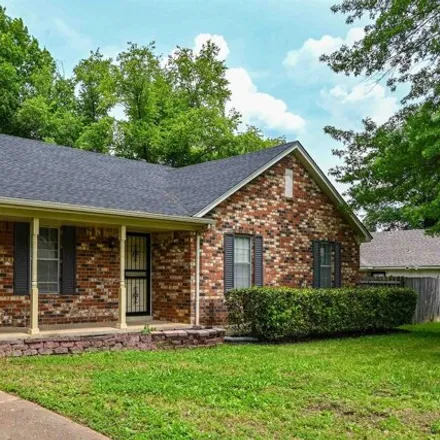 Buy this 3 bed house on 5118 Gloucester Avenue in Memphis, TN 38135