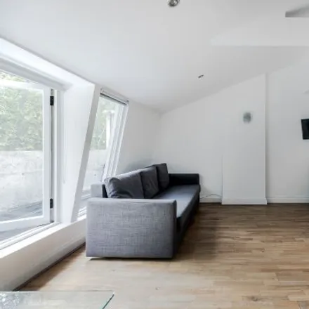 Rent this 3 bed apartment on 198 Sussex Gardens in London, W2 3UA
